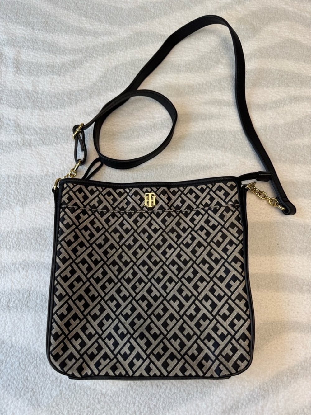Tommy Hilfiger Black & Beige Signature Crossbody Bag